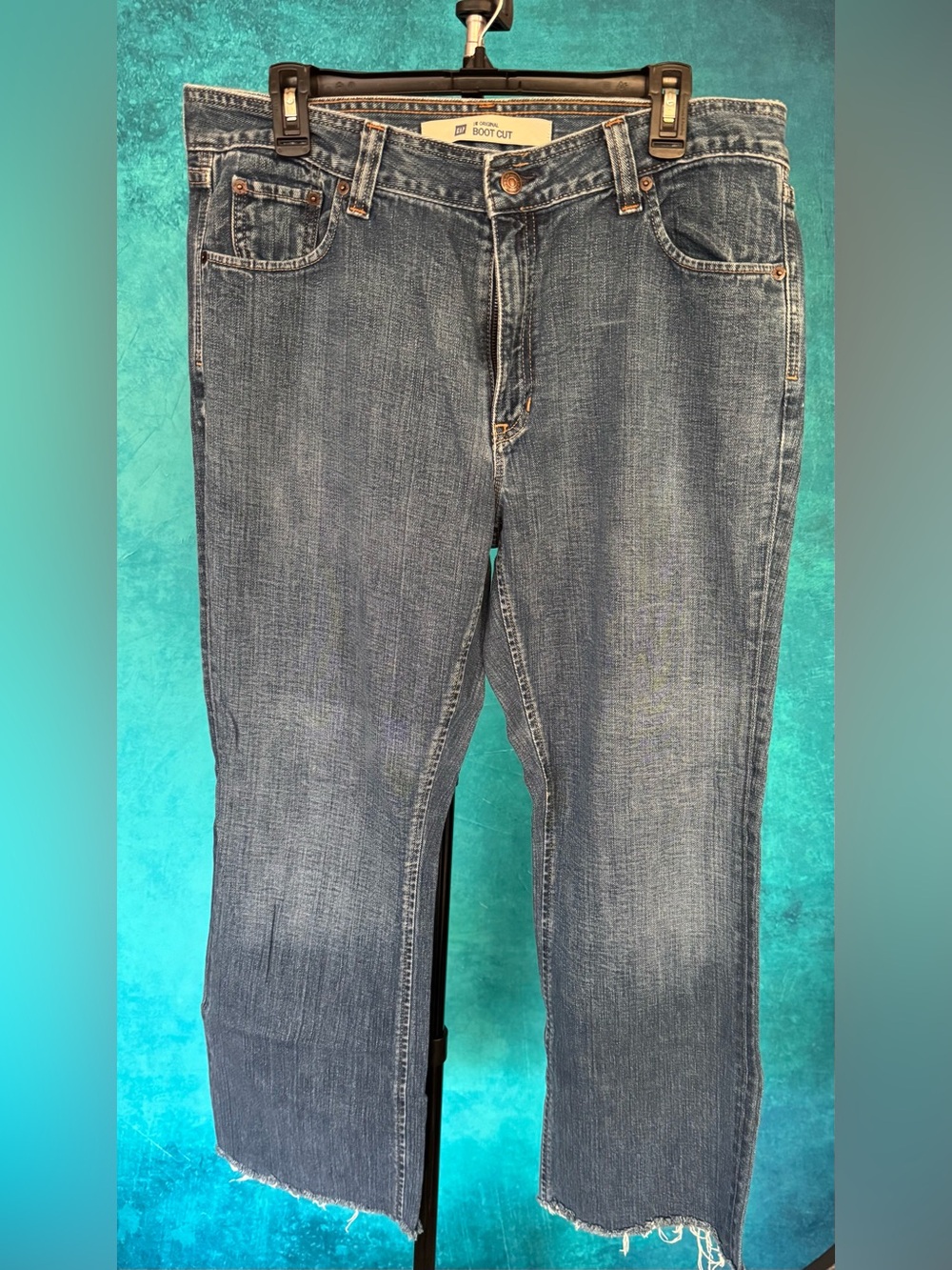 Women's GAP Original Bootcut Jeans - Medium Blue Wash with raw hem - size